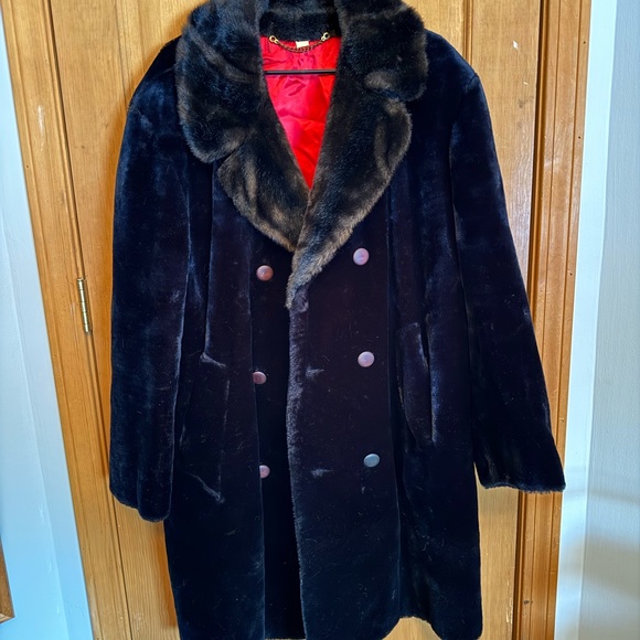 Luxurious Black Fur-Trimmed Trench Coat - Picture 2 of 8